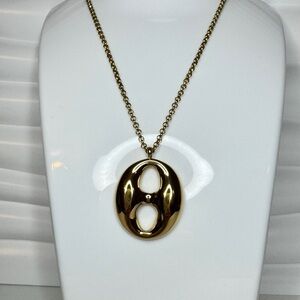 Elegant Gold Pendant Necklace